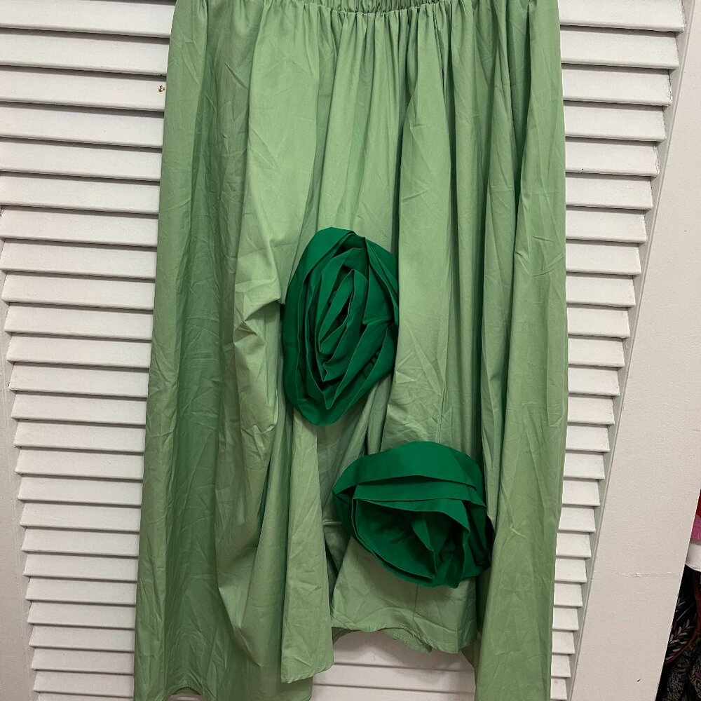 UNIQUE LIME GREEN SKIRT WITH LARGE ROSES!